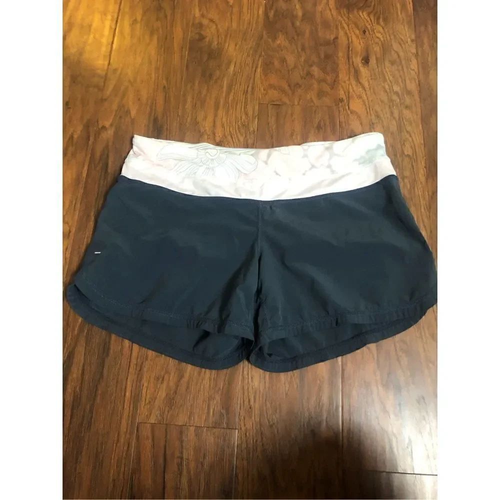 LULULEMON SZ 6 Running Speed Quilted Cadet Short Activewear